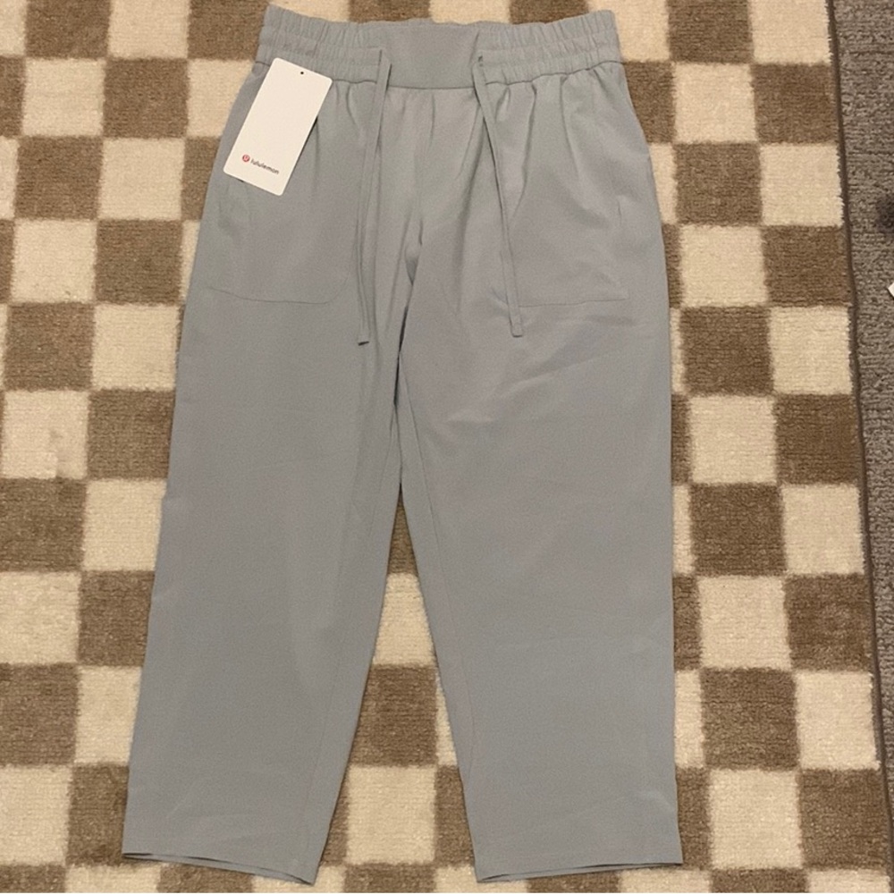Lululemon Pull On MR Tapered Leg Crop 23”